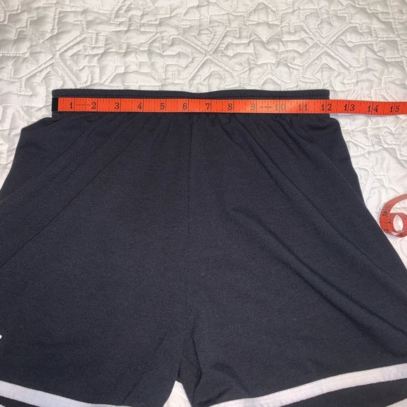 Under Armour black shorts - Picture 5 of 7